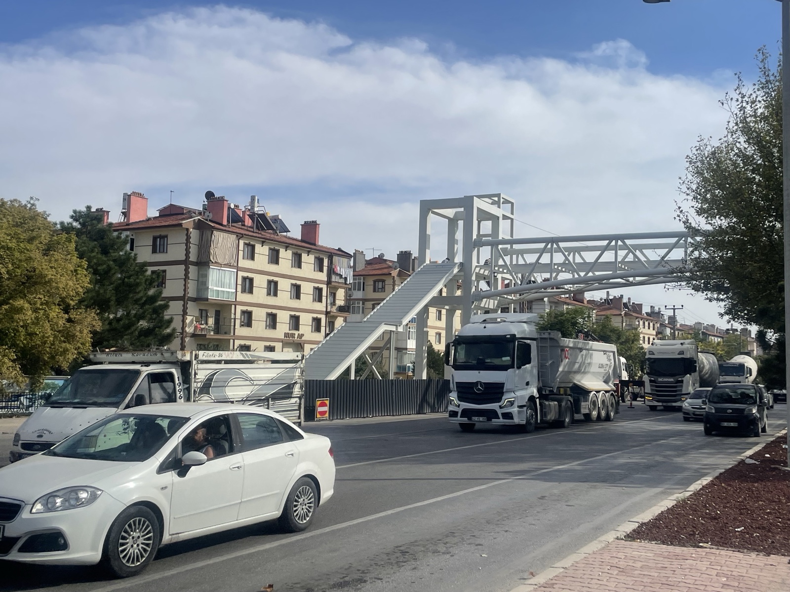 YAŞAR DOĞU YAYA ÜST GEÇİDİ